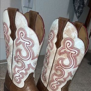 8.5 Ariat boots